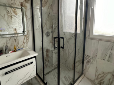 Kompletim tualeti dhe realizim kabine dushi me profile te zeza Kompletim tualeti dhe realizim kabine dushi me profile te zeza